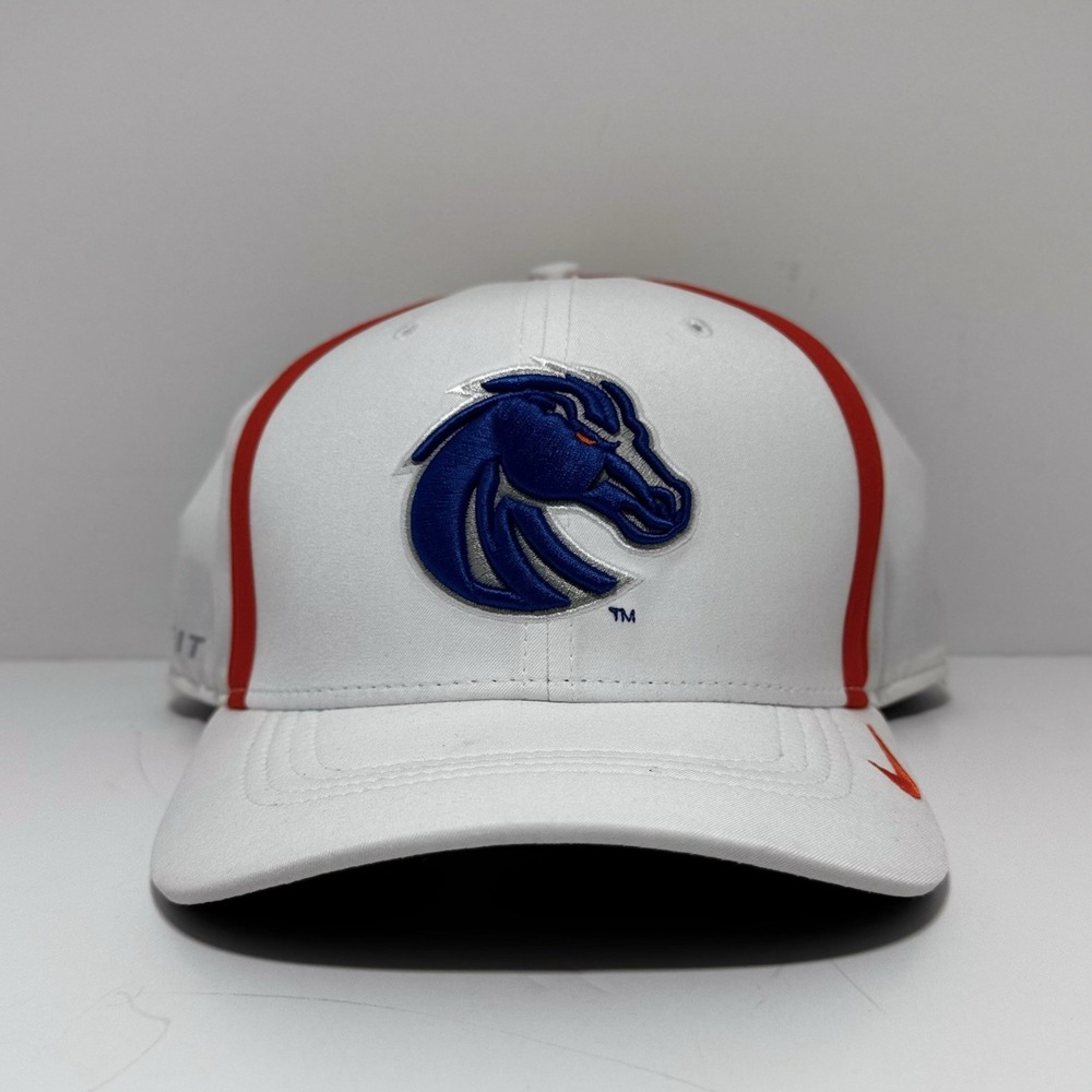 Nike Team Boise Street Broncos L/XLHat‎ White Embroidered Logo NCAA Flex
